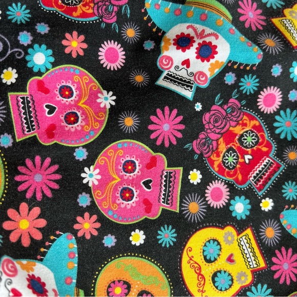 Halloween scrub top uniform, two pockets size Small Petite - Picture 6 of 8